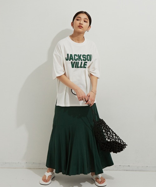 Auntie Rosa Holiday（アンティローザホリデー）の「ビッグカレッジロゴプリントTシャツ（Tシャツ/カットソー・レディース・アイボリー/チャコールグレー/オフホワイト・FREE）」の11枚目の写真