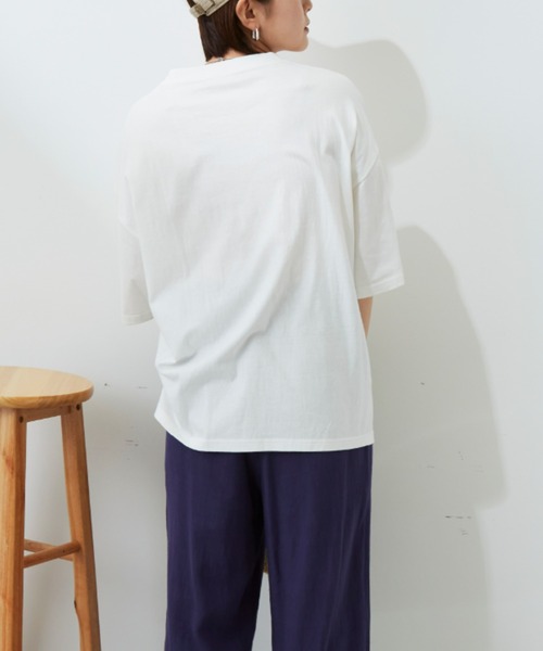 Auntie Rosa Holiday（アンティローザホリデー）の「ビッグカレッジロゴプリントTシャツ（Tシャツ/カットソー・レディース・アイボリー/チャコールグレー/オフホワイト・FREE）」の18枚目の写真