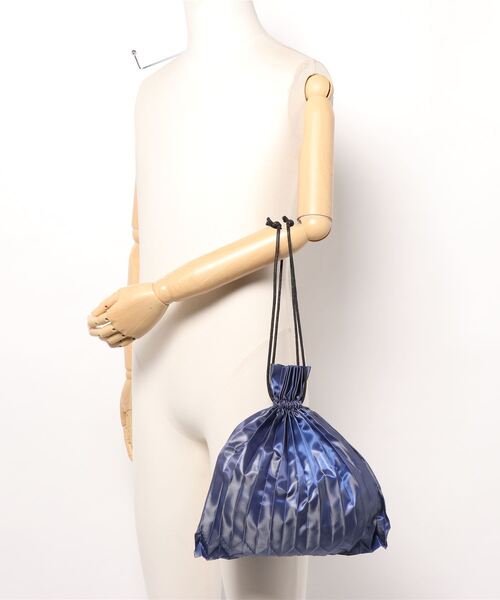 salle de bal（サルデバル）の「プリーツドローバッグ PLEATS BAG  巾着エコバッグ（ショルダーバッグ・レディース・ブラック/ベージュ/ブラウン/ピンク/ブルー/グリーン・FREE）」の10枚目の写真