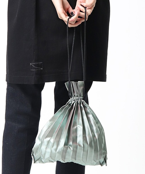 salle de bal（サルデバル）の「プリーツドローバッグ PLEATS BAG  巾着エコバッグ（ショルダーバッグ・レディース・ブラック/ベージュ/ブラウン/ピンク/ブルー/グリーン・FREE）」の5枚目の写真