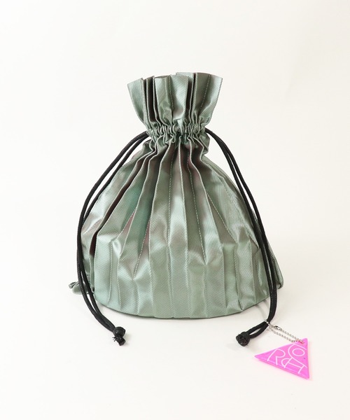 salle de bal（サルデバル）の「プリーツドローバッグ PLEATS BAG  巾着エコバッグ（ショルダーバッグ・レディース・ブラック/ベージュ/ブラウン/ピンク/ブルー/グリーン・FREE）」の19枚目の写真
