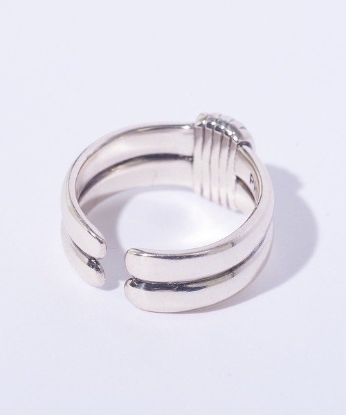 PHILIPPE AUDIBERT（フィリップ オーディベール）の「WEB限定/PHILIPPE AUDIBERT/フィリップオーディベール　ラインデザインリング（リング・レディース・シルバー・FREE）」の3枚目の写真