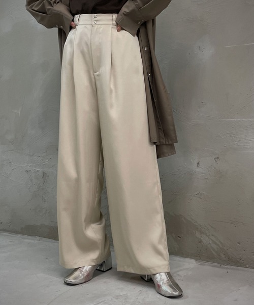 &g'aime（アンジェム）の「【&g'aime】サテンワイドタックパンツ（スラックス・レディース・ブラック/アイボリー/ライトカーキ・FREE）」の2枚目の写真