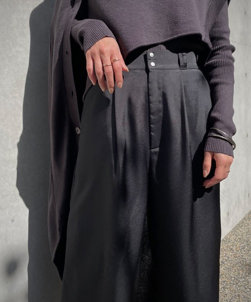 &g'aime（アンジェム）の「【&g'aime】サテンワイドタックパンツ（スラックス・レディース・ブラック/アイボリー/ライトカーキ・FREE）」の3枚目の写真