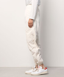 adidas（アディダス）の「アディカラー ナイロントラックパンツ
