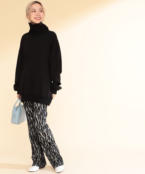 Ray BEAMS(レイビームス)の「【WEB限定】Ray BEAMS / スウェット ビッグ ハイネック プルオーバー(スウェット・レディース・ブラック/ベージュ/ライトブルー・ONE SIZE)」の4枚目の写真