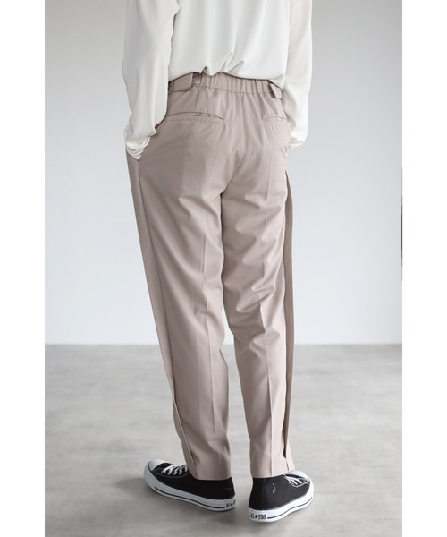 CREARE -LINO-(クレアーレリノ)の「サイドベルト スラックパンツ<セットアップ可>(スラックス・メンズ・ブラック/グレイッシュベージュ/カーキ・MEDIUM/LARGE)」の4枚目の写真