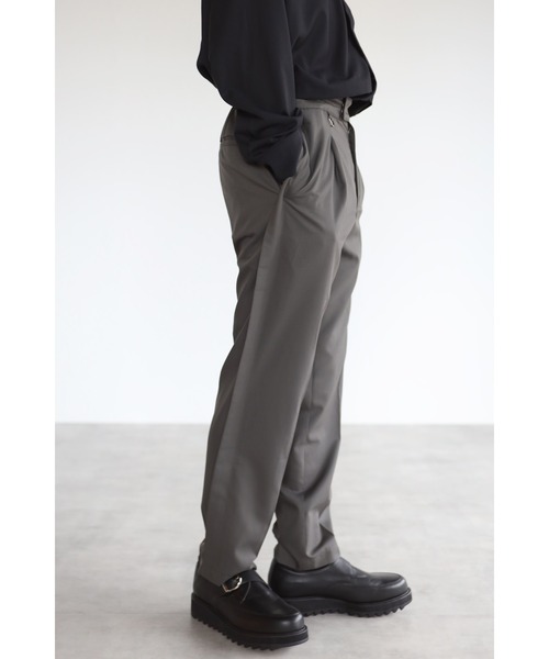 CREARE -LINO-(クレアーレリノ)の「サイドベルト スラックパンツ<セットアップ可>(スラックス・メンズ・ブラック/グレイッシュベージュ/カーキ・MEDIUM/LARGE)」の17枚目の写真