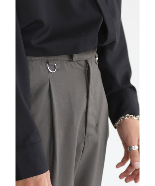 CREARE -LINO-(クレアーレリノ)の「サイドベルト スラックパンツ<セットアップ可>(スラックス・メンズ・ブラック/グレイッシュベージュ/カーキ・MEDIUM/LARGE)」の19枚目の写真