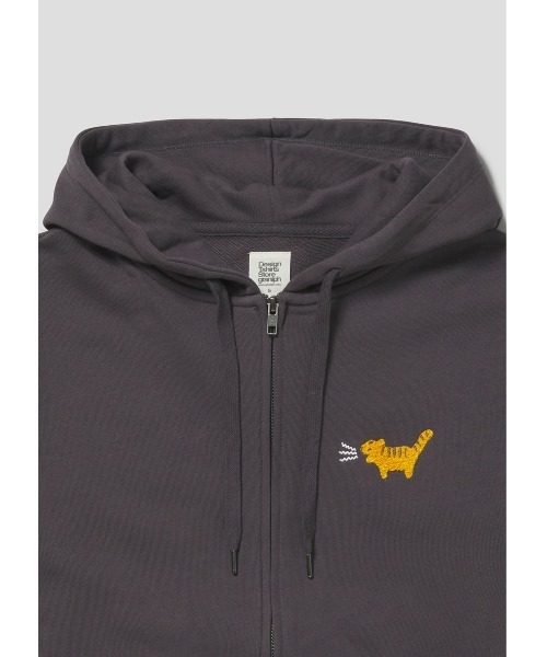 Design Tshirts Store graniph（デザイン　ティーシャツ　ストア　グラニフ）の「デンジャラスアニマルズ｜エンブロイダリージップパーカー（パーカー・メンズ・スミクロ・MEDIUM/LARGE/SMALL）」の8枚目の写真