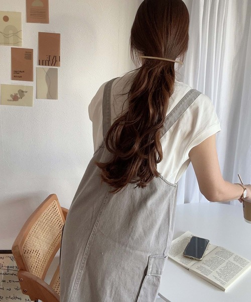 andme（アンドミー）の「コットンツイルカーゴポケットキャミワンピース（ジャンパースカート・レディース・オフホワイト/カーキ/グレー/ケミカルウォッシュ/ブラック/スミクロ/サックスブルー・M/L）」の17枚目の写真