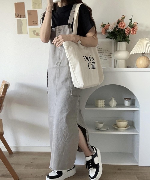 andme（アンドミー）の「コットンツイルカーゴポケットキャミワンピース（ジャンパースカート・レディース・オフホワイト/カーキ/グレー/ケミカルウォッシュ/ブラック/スミクロ/サックスブルー・M/L）」の11枚目の写真