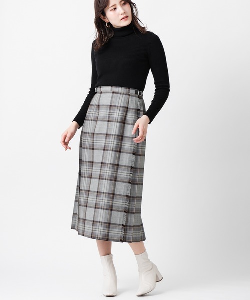 O'NEIL of DUBLIN（オニールオブダブリン）の「O'Neil of Dublin 別注クラシックモデル ウーステッドウール 100% キルトスカート ロング 81cm（スカート・レディース・ネイビー/ダークブルー/シルバーグレー/ブルーグレー/オレンジ/ライトグレー/マスタード/オリーブ/グリーン/ライトブルー/ダークグリーン/グレー系その他/ブラック×ブルー/ブルー/ライトカーキ/ブラウン/グリーン系その他/ダークオレンジ/グレー/バーガンディー/レッド/ダークブラウン/ブルーグリーン/ライトグリーン・8/10/12/14）」の3枚目の写真