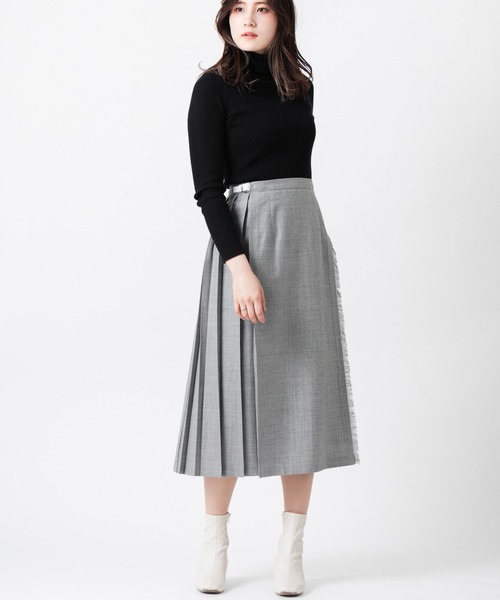 O'NEIL of DUBLIN（オニールオブダブリン）の「O'Neil of Dublin 別注クラシックモデル ウーステッドウール 100% キルトスカート ロング 81cm（スカート・レディース・ネイビー/ダークブルー/シルバーグレー/ブルーグレー/オレンジ/ライトグレー/マスタード/オリーブ/グリーン/ライトブルー/ダークグリーン/グレー系その他/ブラック×ブルー/ブルー/ライトカーキ/ブラウン/グリーン系その他/ダークオレンジ/グレー/バーガンディー/レッド/ダークブラウン/ブルーグリーン/ライトグリーン・8/10/12/14）」の5枚目の写真