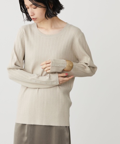 AMERICAN HOLIC（アメリカンホリック）の「袖ボタンランダムリブニットプルオーバー（ニット/セーター・レディース・レッド/グレイッシュベージュ/ネイビー・M/L）」の2枚目の写真