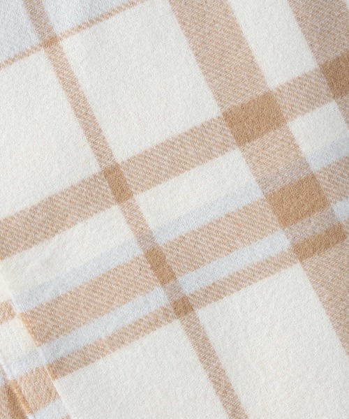 HONEYSUCKLE ROSE（ハニーサックルローズ）の「【HONEYSUCKLE ROSE】オリジナルチェック柄マフラー（マフラー・レディース・ベージュ/ネイビー/オフホワイト・ONE SIZE）」の9枚目の写真