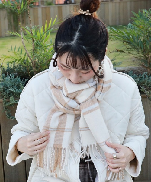 HONEYSUCKLE ROSE（ハニーサックルローズ）の「【HONEYSUCKLE ROSE】オリジナルチェック柄マフラー（マフラー・レディース・ベージュ/ネイビー/オフホワイト・ONE SIZE）」の20枚目の写真