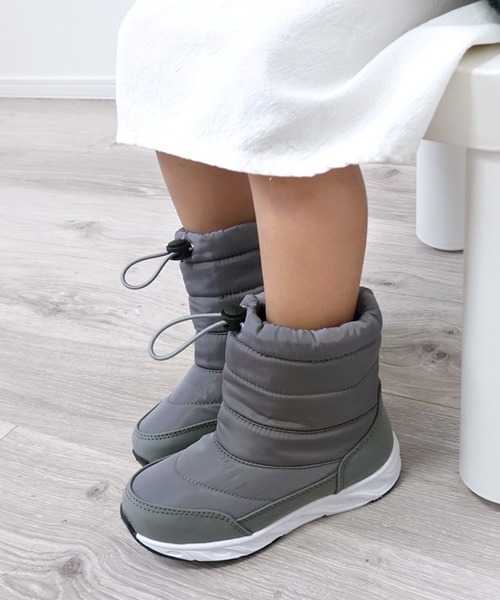 AmiAmi(アミアミ)の「キッズスノーブーツ/防寒ダウンブーツ(ブーツ・キッズ・ブラック/ライトグレー・18cm/19cm/20cm/21cm/22cm)」の2枚目の写真