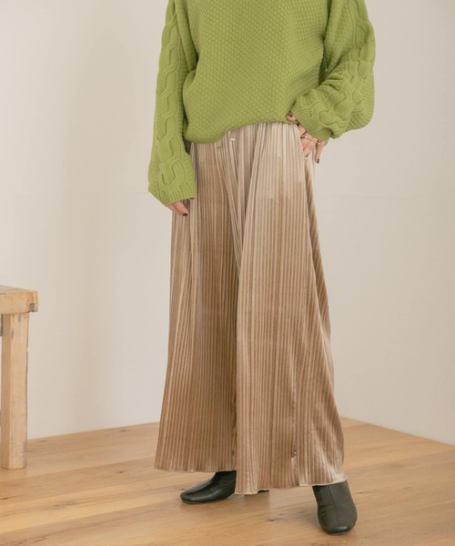 ITEMS URBANRESEARCH（アイテムズ アーバンリサーチ）の「ベロアプリーツパンツ（その他パンツ・レディース・ブラック/ベージュ/ピンク/グリーン系その他・FREE）」の3枚目の写真