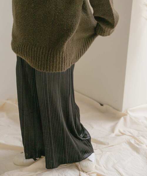 ITEMS URBANRESEARCH（アイテムズ アーバンリサーチ）の「ベロアプリーツパンツ（その他パンツ・レディース・ブラック/ベージュ/ピンク/グリーン系その他・FREE）」の2枚目の写真