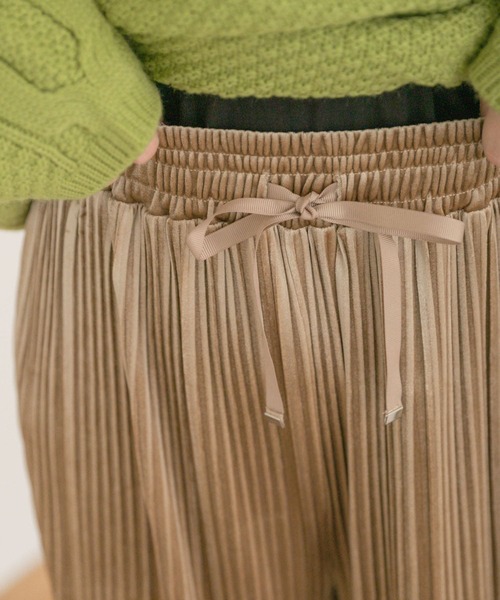 ITEMS URBANRESEARCH（アイテムズ アーバンリサーチ）の「ベロアプリーツパンツ（その他パンツ・レディース・ブラック/ベージュ/ピンク/グリーン系その他・FREE）」の6枚目の写真