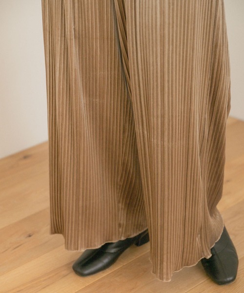 ITEMS URBANRESEARCH（アイテムズ アーバンリサーチ）の「ベロアプリーツパンツ（その他パンツ・レディース・ブラック/ベージュ/ピンク/グリーン系その他・FREE）」の8枚目の写真