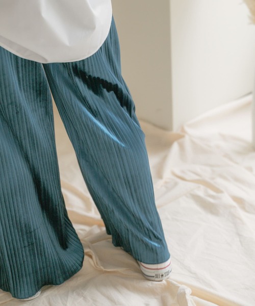 ITEMS URBANRESEARCH（アイテムズ アーバンリサーチ）の「ベロアプリーツパンツ（その他パンツ・レディース・ブラック/ベージュ/ピンク/グリーン系その他・FREE）」の14枚目の写真