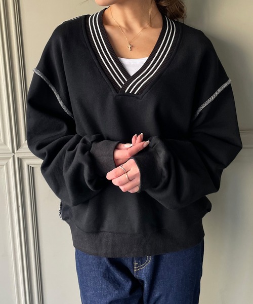 JUNOAH(ジュノア)の「リブラインVネックトレーナー(スウェット・レディース・ブラック/ブルー/アイボリー/ミント/ホワイト系その他・MEDIUM/LARGE)」の3枚目の写真