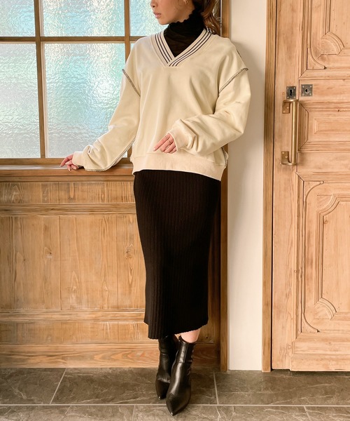 JUNOAH(ジュノア)の「リブラインVネックトレーナー(スウェット・レディース・ブラック/ブルー/アイボリー/ミント/ホワイト系その他・MEDIUM/LARGE)」の8枚目の写真