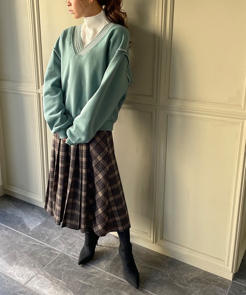 JUNOAH(ジュノア)の「リブラインVネックトレーナー(スウェット・レディース・ブラック/ブルー/アイボリー/ミント/ホワイト系その他・MEDIUM/LARGE)」の6枚目の写真