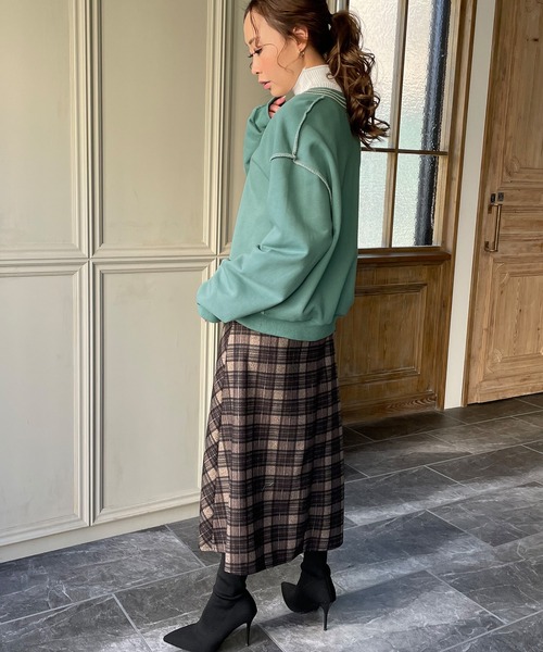 JUNOAH(ジュノア)の「リブラインVネックトレーナー(スウェット・レディース・ブラック/ブルー/アイボリー/ミント/ホワイト系その他・MEDIUM/LARGE)」の13枚目の写真