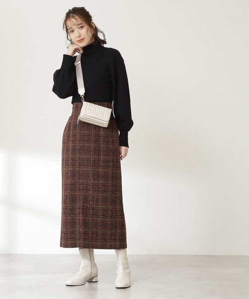 N.（N. Natural Beauty Basic）（エヌエヌナチュラルビューティーベーシック）の「◆パワーショルダータートルネックニット（ニット/セーター・レディース・オフホワイト/ブラック/グリーン・MEDIUM）」の4枚目の写真