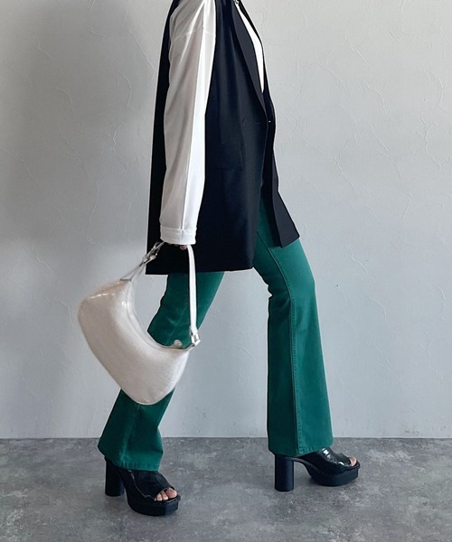 PAGEBOY(ページボーイ)の「フレアフィットジーンズ(デニムパンツ・レディース・ピンク/イエロー/ブラック/インディゴブルー/グリーン系その他6/コーラルピンク/グリーン系その他・25inch/24inch/26inch/27inch)」の9枚目の写真