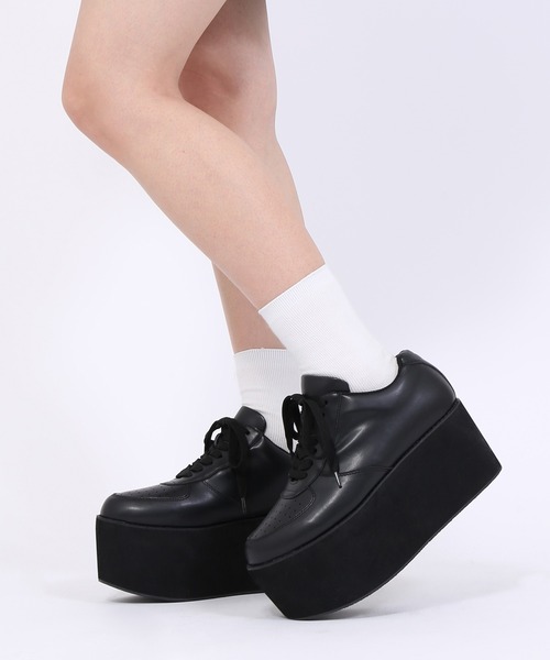 PUNYUS(プニュズ)の「ローカット厚底スニーカー(スニーカー・レディース・ブラック/ホワイト・3/2/1/4)」の2枚目の写真