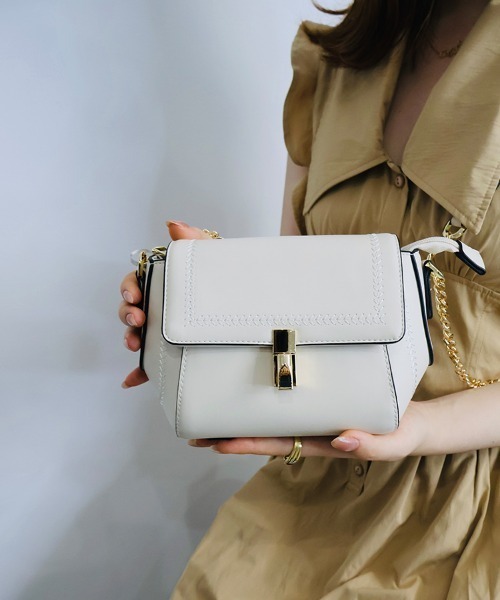 SAISON DE PAPILLON（セゾンドパピヨン）の「【満点評価】メタル チェーン ショルダーバッグ 可愛い（ショルダーバッグ・レディース・ブラック/オフホワイト・フリー）」の5枚目の写真