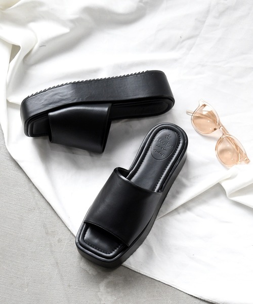 NOFALL（ノーフォール）の「スクエアトゥボリュームソールミュールサンダル（サンダル・レディース・ホワイト/ブラック/ベージュ/イエロー/グリーン・LL/S/M/L）」の2枚目の写真