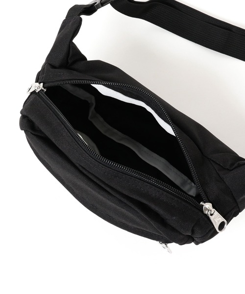 JANSPORT(ジャンスポーツ)の「JANSPORT / Fifth Avenue(ボディバッグ/ウエストポーチ・メンズ・ブラック/レッド系その他4/ブラック系その他4/シルバー/ケリーグリーン・ONE SIZE)」の15枚目の写真