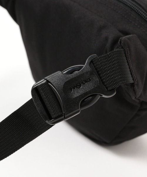 JANSPORT(ジャンスポーツ)の「JANSPORT / Fifth Avenue(ボディバッグ/ウエストポーチ・メンズ・ブラック/レッド系その他4/ブラック系その他4/シルバー/ケリーグリーン・ONE SIZE)」の17枚目の写真