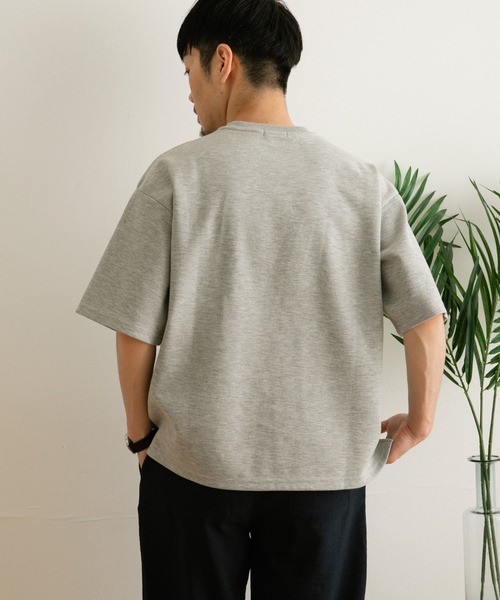 ITEMS URBANRESEARCH（アイテムズ アーバンリサーチ）の「ロゴプリント Tシャツ（Tシャツ/カットソー・メンズ・グレー/ベージュ/ホワイト・LARGE/MEDIUM）」の16枚目の写真