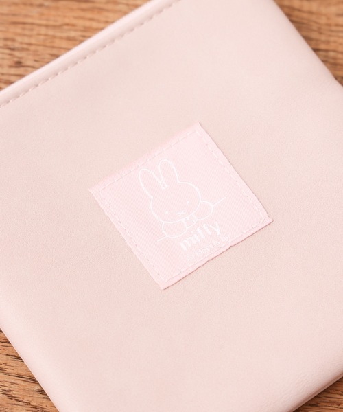 Miffy（ ミッフィー）の「miffy スクエアポーチ（ポーチ・レディース・ホワイト/ブラウン/マルチ・フリー）」の5枚目の写真