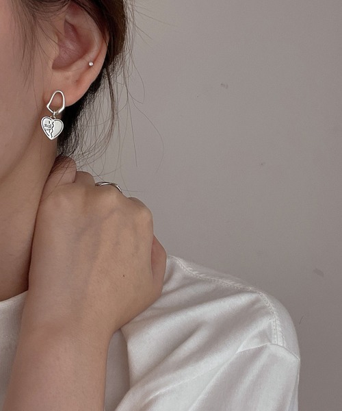 Auntie Rosa(アンティローザ)の「ハートチェーンペアピアス(ピアス(両耳用)・レディース・シルバー・FREE)」の4枚目の写真