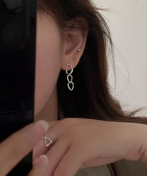 Auntie Rosa(アンティローザ)の「ハートチェーンペアピアス(ピアス(両耳用)・レディース・シルバー・FREE)」の5枚目の写真