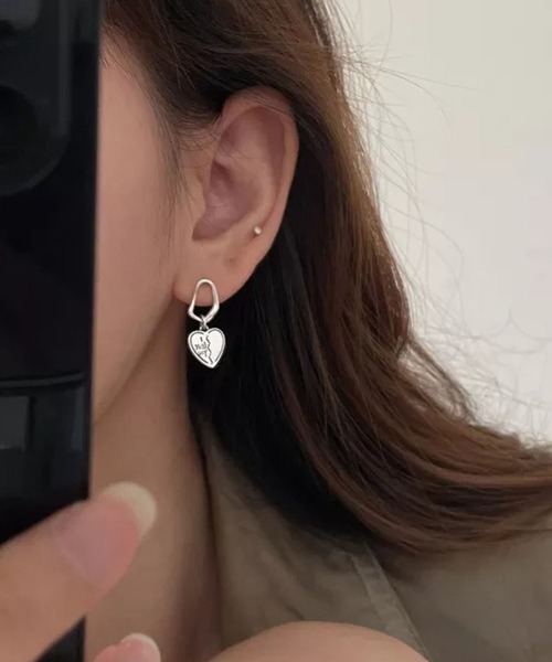 Auntie Rosa(アンティローザ)の「ハートチェーンペアピアス(ピアス(両耳用)・レディース・シルバー・FREE)」の2枚目の写真