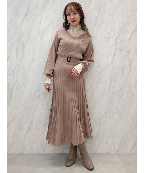 dazzlin(ダズリン)の「プリーツカシュクールロンスリワンピース(ワンピース・レディース・ブラック/ベージュ/パープル/ブラウン・FREE)」の14枚目の写真