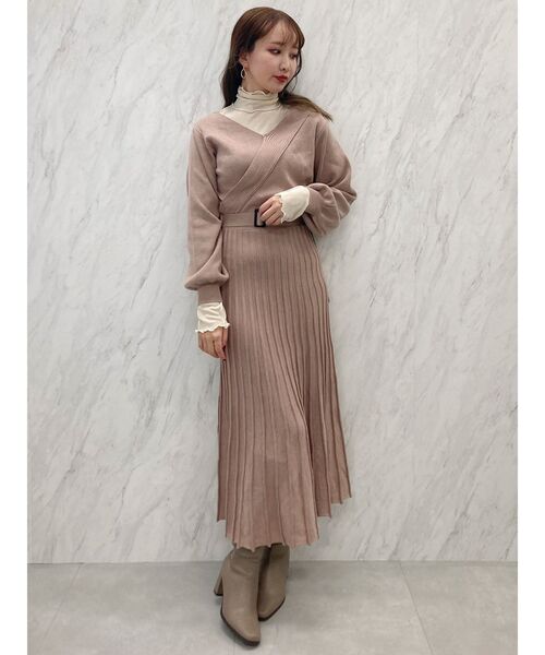 dazzlin(ダズリン)の「プリーツカシュクールロンスリワンピース(ワンピース・レディース・ブラック/ベージュ/パープル/ブラウン・FREE)」の17枚目の写真