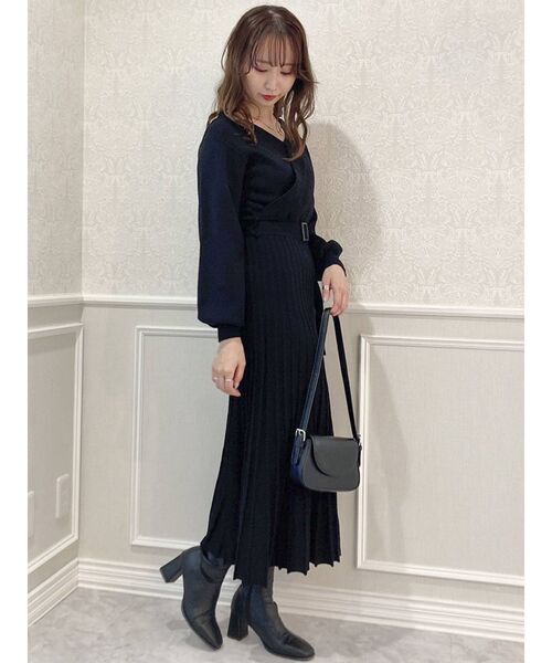 dazzlin(ダズリン)の「プリーツカシュクールロンスリワンピース(ワンピース・レディース・ブラック/ベージュ/パープル/ブラウン・FREE)」の11枚目の写真
