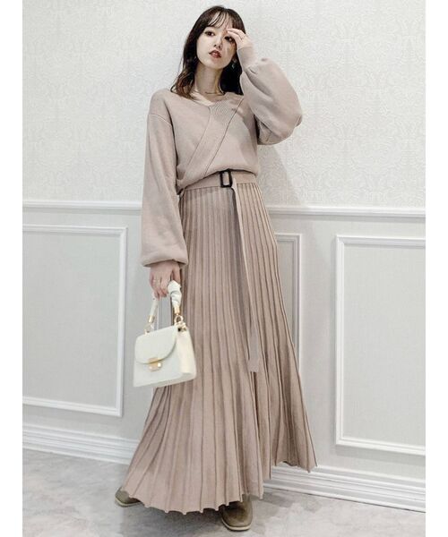 dazzlin(ダズリン)の「プリーツカシュクールロンスリワンピース(ワンピース・レディース・ブラック/ベージュ/パープル/ブラウン・FREE)」の9枚目の写真