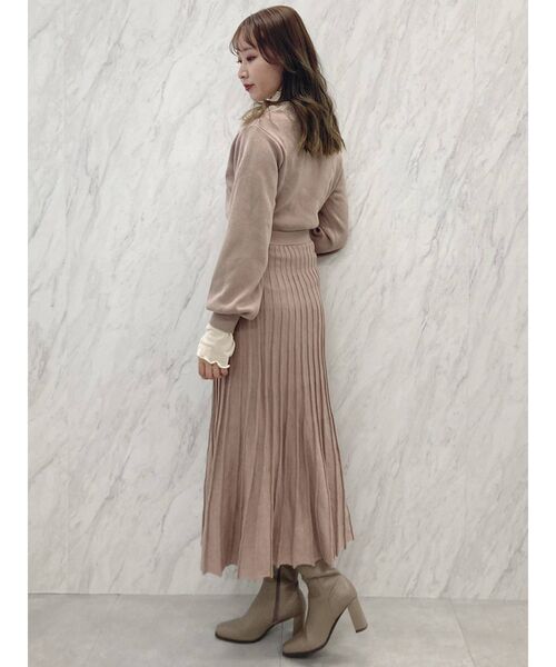 dazzlin(ダズリン)の「プリーツカシュクールロンスリワンピース(ワンピース・レディース・ブラック/ベージュ/パープル/ブラウン・FREE)」の19枚目の写真