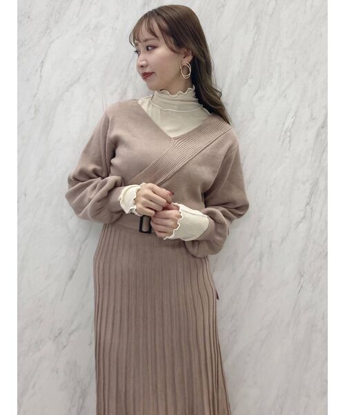 dazzlin(ダズリン)の「プリーツカシュクールロンスリワンピース(ワンピース・レディース・ブラック/ベージュ/パープル/ブラウン・FREE)」の7枚目の写真