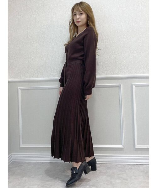 dazzlin(ダズリン)の「プリーツカシュクールロンスリワンピース(ワンピース・レディース・ブラック/ベージュ/パープル/ブラウン・FREE)」の22枚目の写真